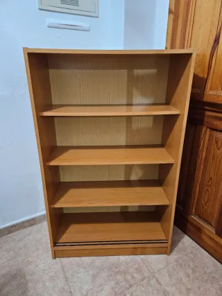 Estantería de madera