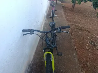 Dos bicicletas de montaña