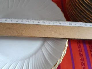 12 Platos llanos de porcelana fina con borde dorad