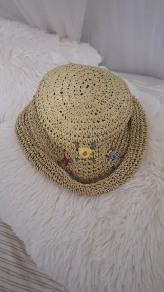 Atrezzo sombreros niña