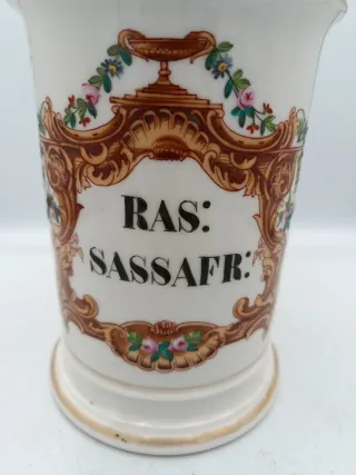 ALBARELO O TARRO DE FARMACIA RAS: SASSAFR: