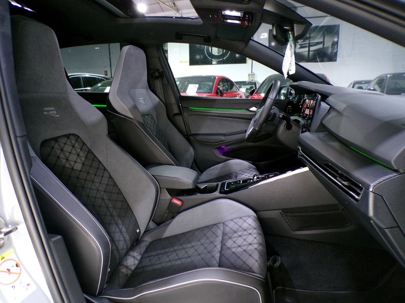 Volkswagen Golf 2024, foto 16