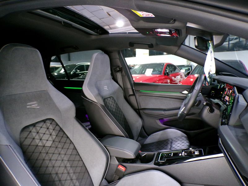 Volkswagen Golf 2024, foto 18