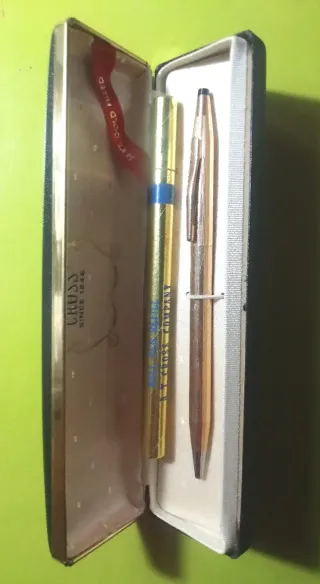 Bolígrafo CROSS 14K. Sin estrenar. Incluye cargas.