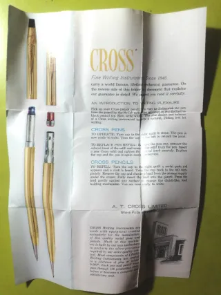 Bolígrafo CROSS 14K. Sin estrenar. Incluye cargas.