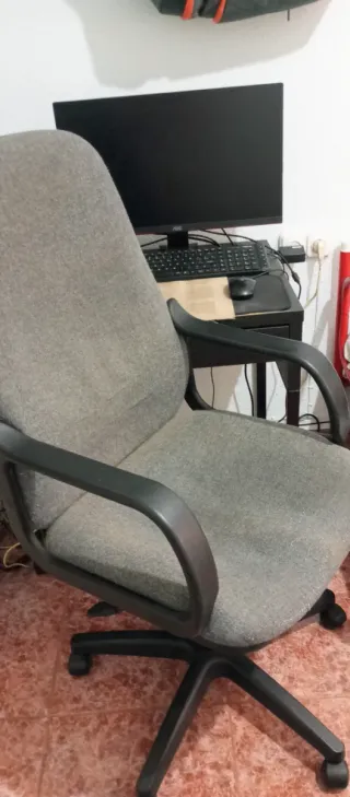 Silla de oficina con ruedas
