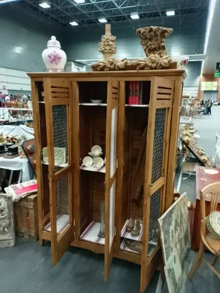 Mueble restaurado antiguas taquillas de madera.