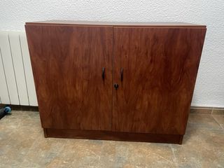 Armario bajo de madera con llave