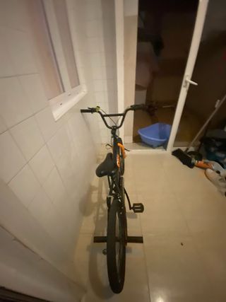 Bicicleta BMX Negra y Naranja