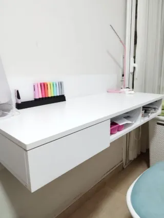 Mueble infantil: cómoda y escritorio