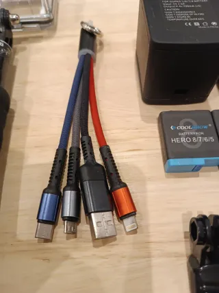 GoPro Hero 7 + Cargador 3 Baterías