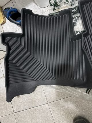 Juego de alfombras de goma  con anclaje para ford
