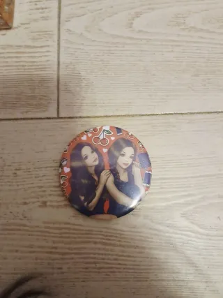 Perfume Princess by Karina y Marina con un espejo