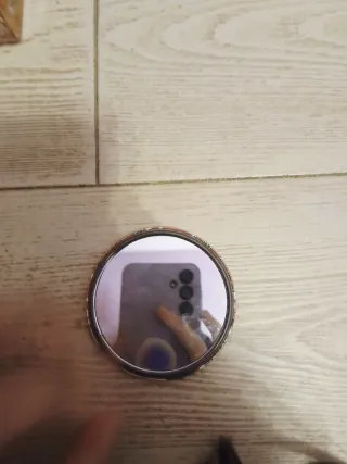 Perfume Princess by Karina y Marina con un espejo