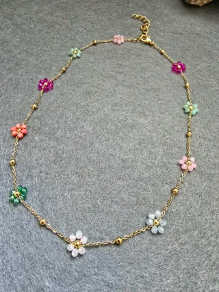 Collana con margherite in acciaio inossidabile