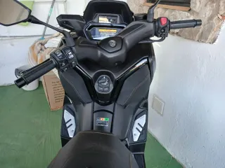 Yamaha XMAX Maxi Scooter Negra