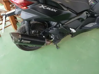 Yamaha XMAX Maxi Scooter Negra
