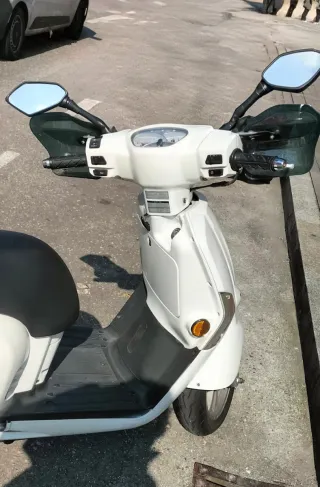 Moto Scooter 125cc Blanca