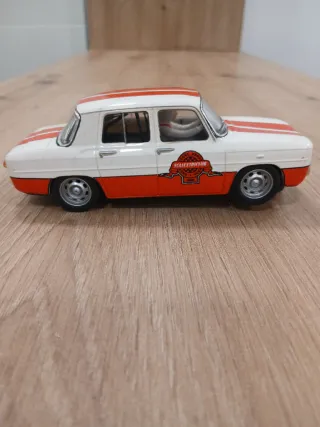 Coche Scalextric Renault 8 Club 2009