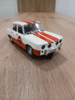 Coche Scalextric Renault 8 Club 2009