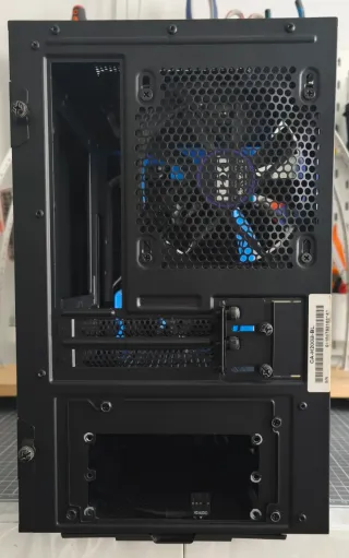 Caja PC NZXT H200