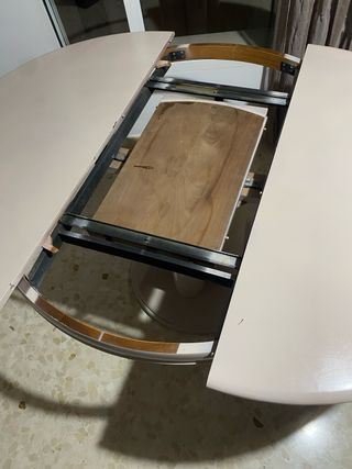 Mesa comedor redonda beige y blanca