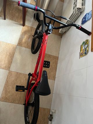 Bicicleta BMX GT Roja