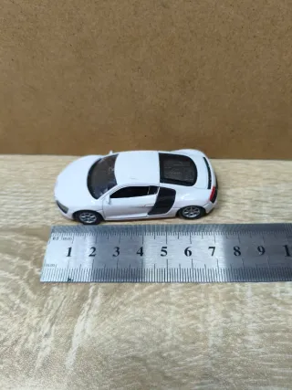 Coche deportivo blanco