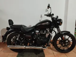 Royal Enfield Meteor 350 Negra
