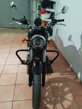 Royal Enfield Meteor 350 Negra