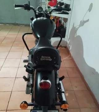 Royal Enfield Meteor 350 Negra