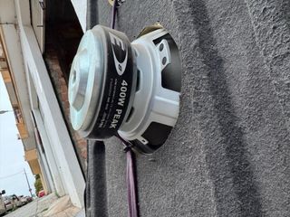 Bandeja trasera con altavoces coche