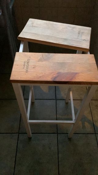 Mesa alta y 2 taburetes madera y metal