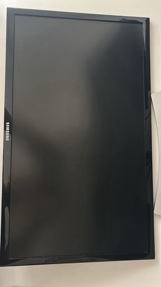 Soporte doble + dos monitores 24” y 22” + cables