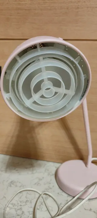 Lampada da scrivania rosa IKEA