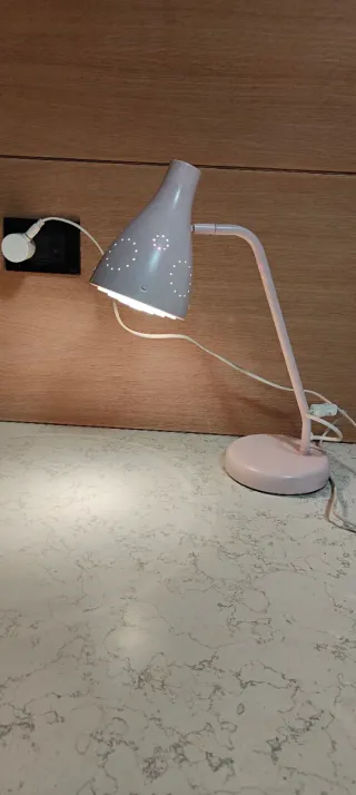 Lampada da scrivania rosa IKEA