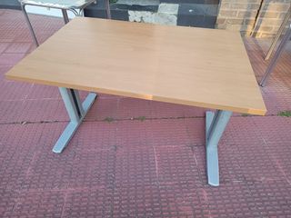 Mesa de oficina madera y metal