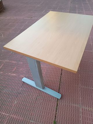 Mesa de oficina madera y metal