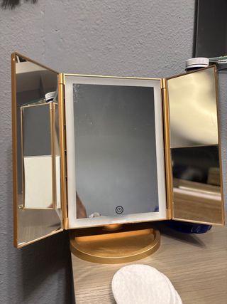 Espejo de mesa dorado con luces LED