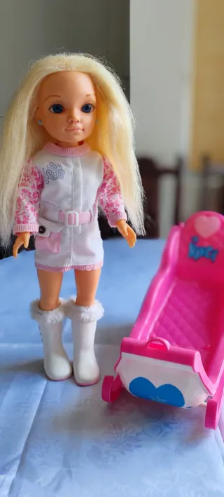 Muñeca Nancy con trineo