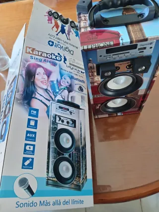 Altavoz Portátil con Micrófono