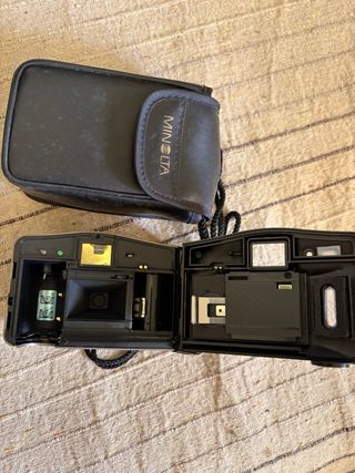 Cámara vintage Minolta AF-Big Finder con funda