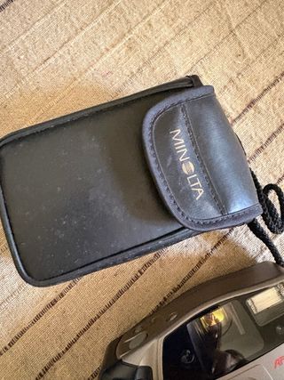 Cámara vintage Minolta AF-Big Finder con funda