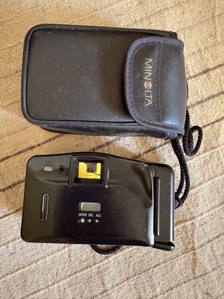 Cámara vintage Minolta AF-Big Finder con funda
