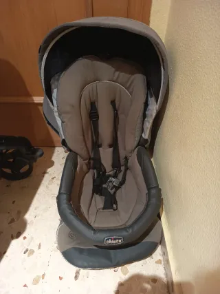 Carro de bebé Chicco con silla de coche