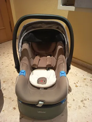 Carro de bebé Chicco con silla de coche