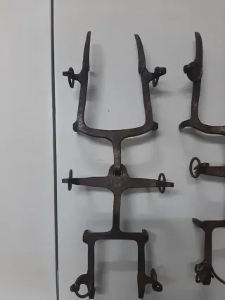 Antichi ramponi in metallo