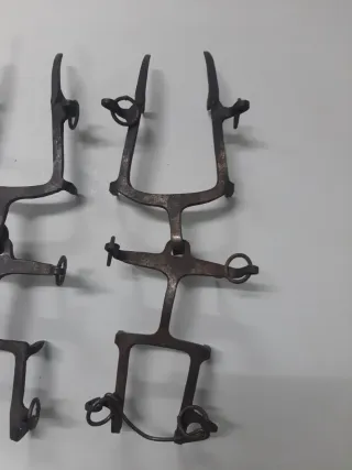 Antichi ramponi in metallo