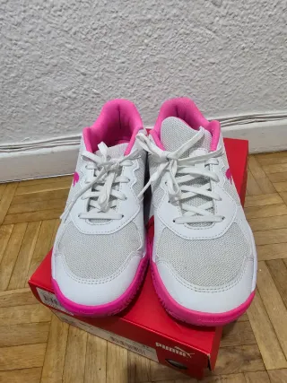 Zapatillas Puma Blancas y Rosas