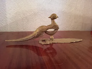 Figura de latón con forma de ave